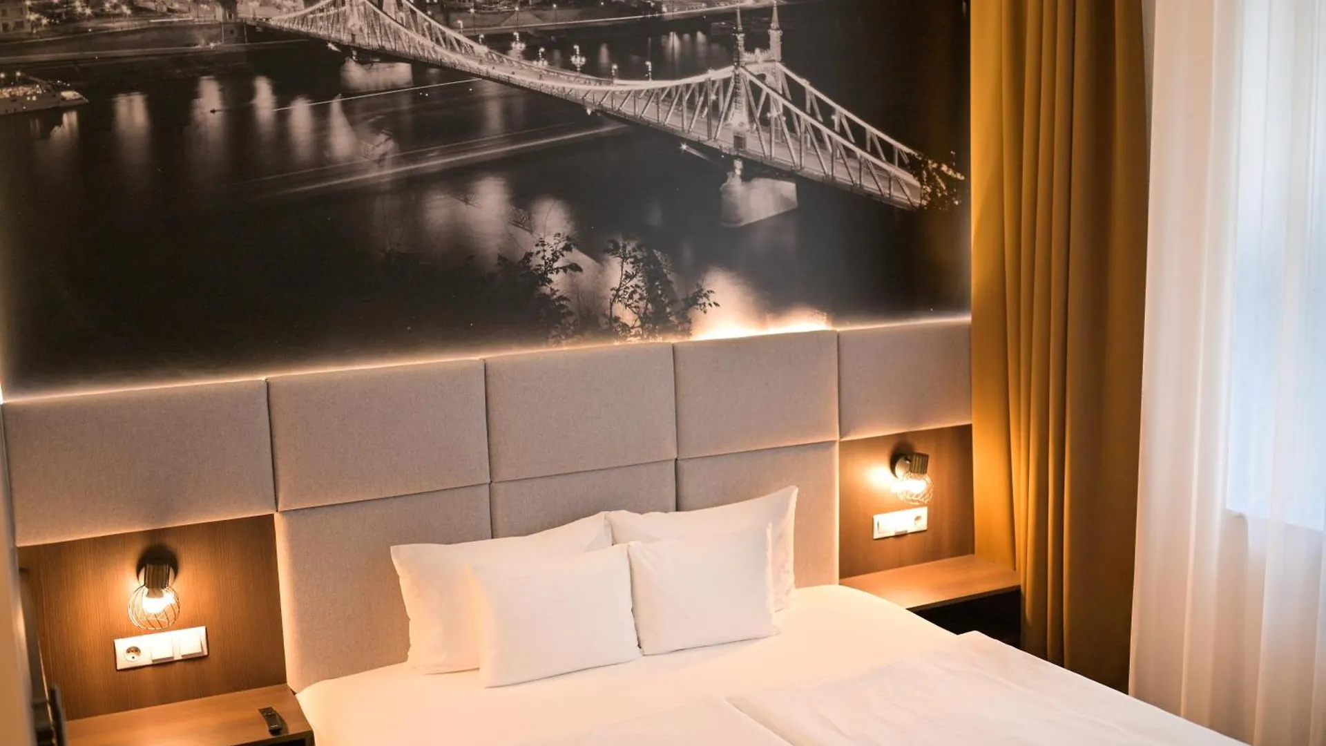12 Revay Hotel Budapest 3*,